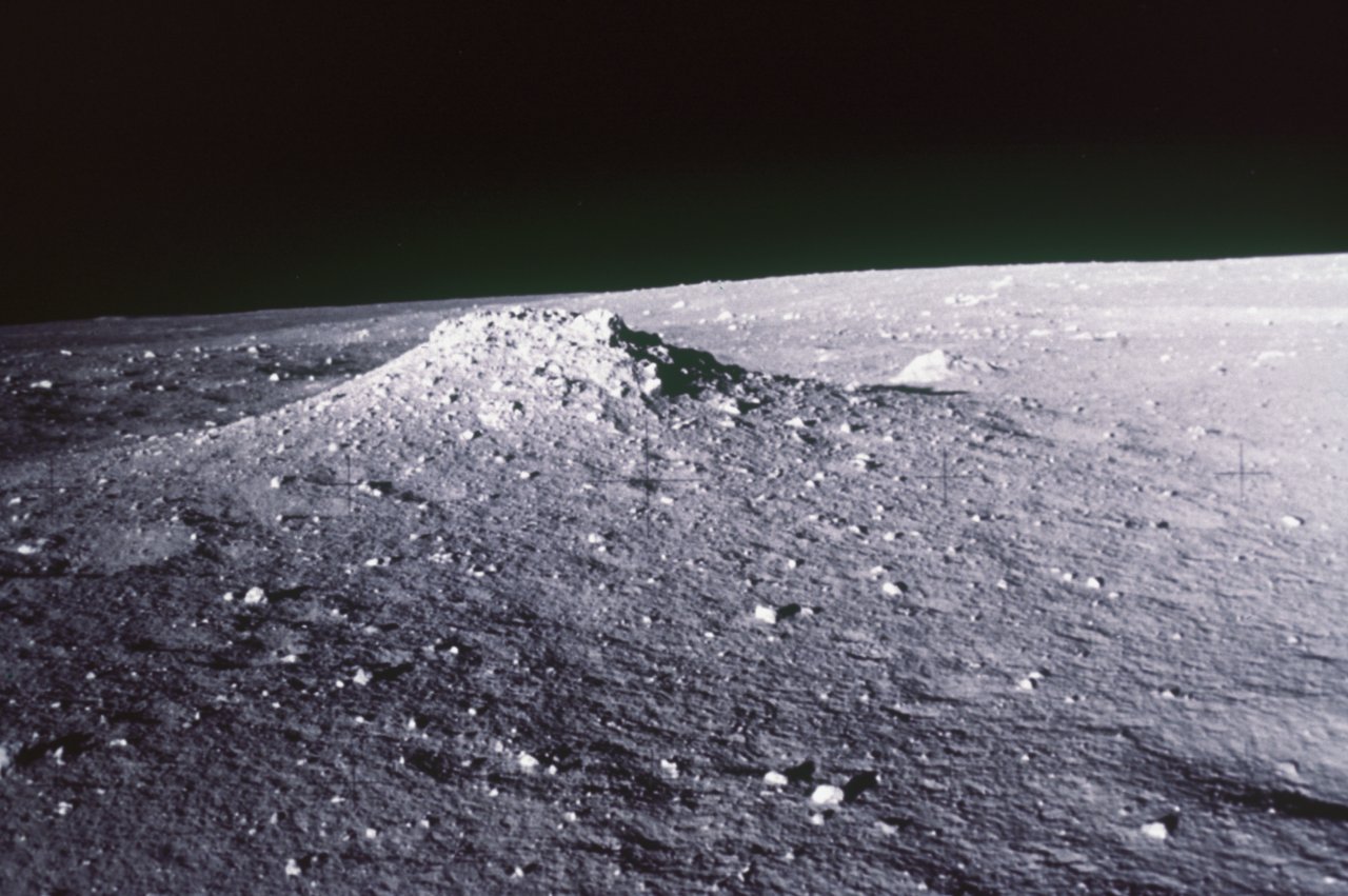 124 Apollo 12 unexplained Lunar mound -s